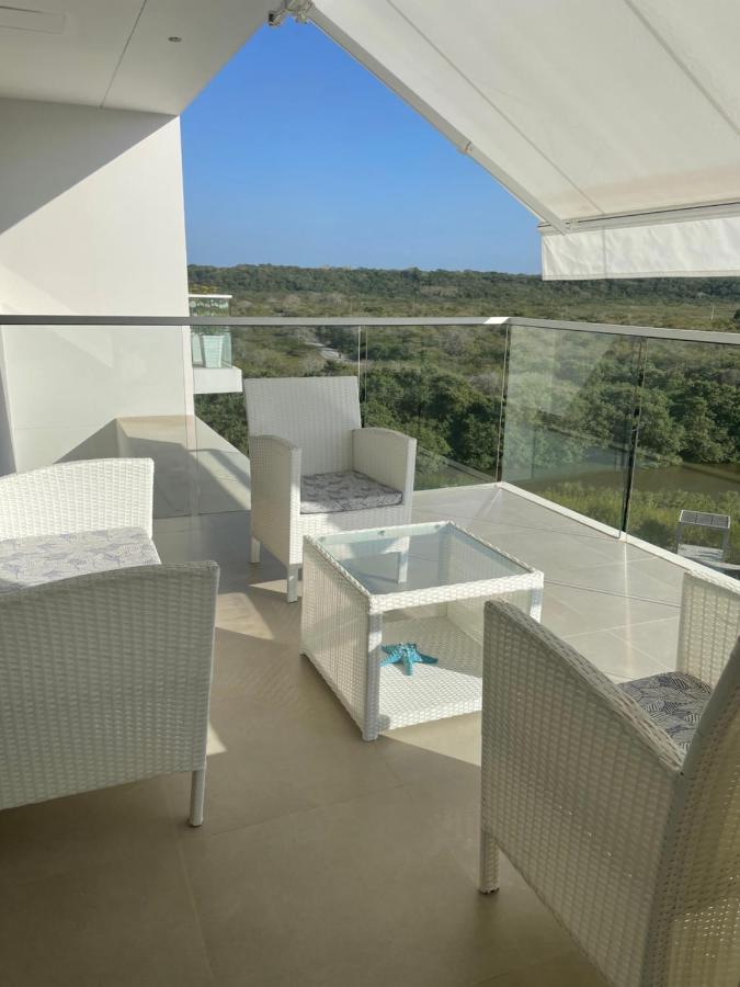 Seaside Retreat: Beachfront Comfort Near Historic Center Apartment *