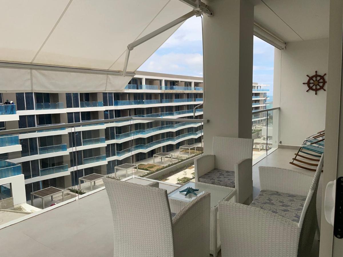 Seaside Retreat: Beachfront Comfort Near Historic Center * Cartagena