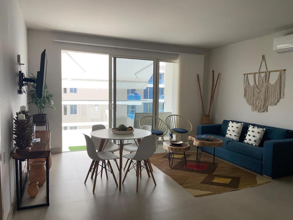 Seaside Retreat: Beachfront Comfort Near Historic Center Apartment