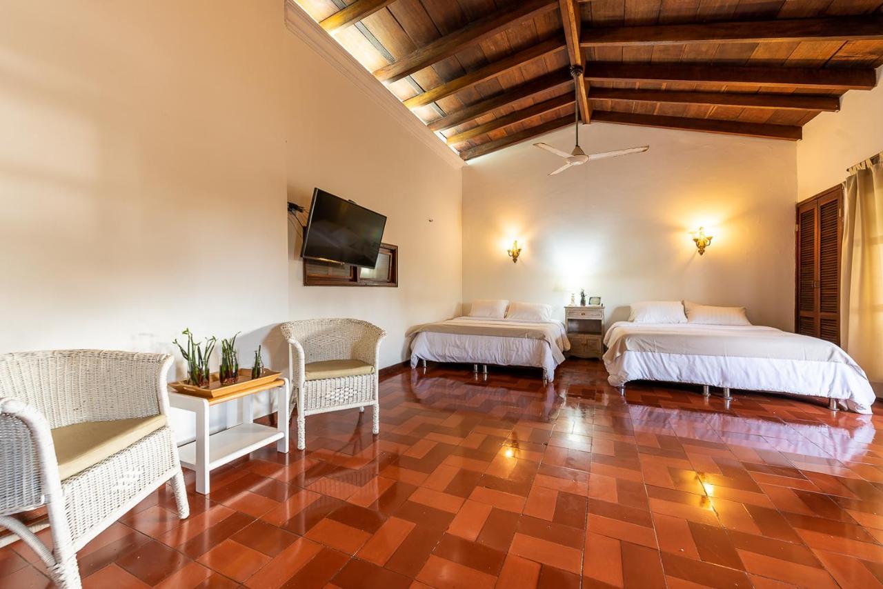 Villa Casa Porto - Luxury 5 Bedroom Beachfront In Bocagrande By Huespedia