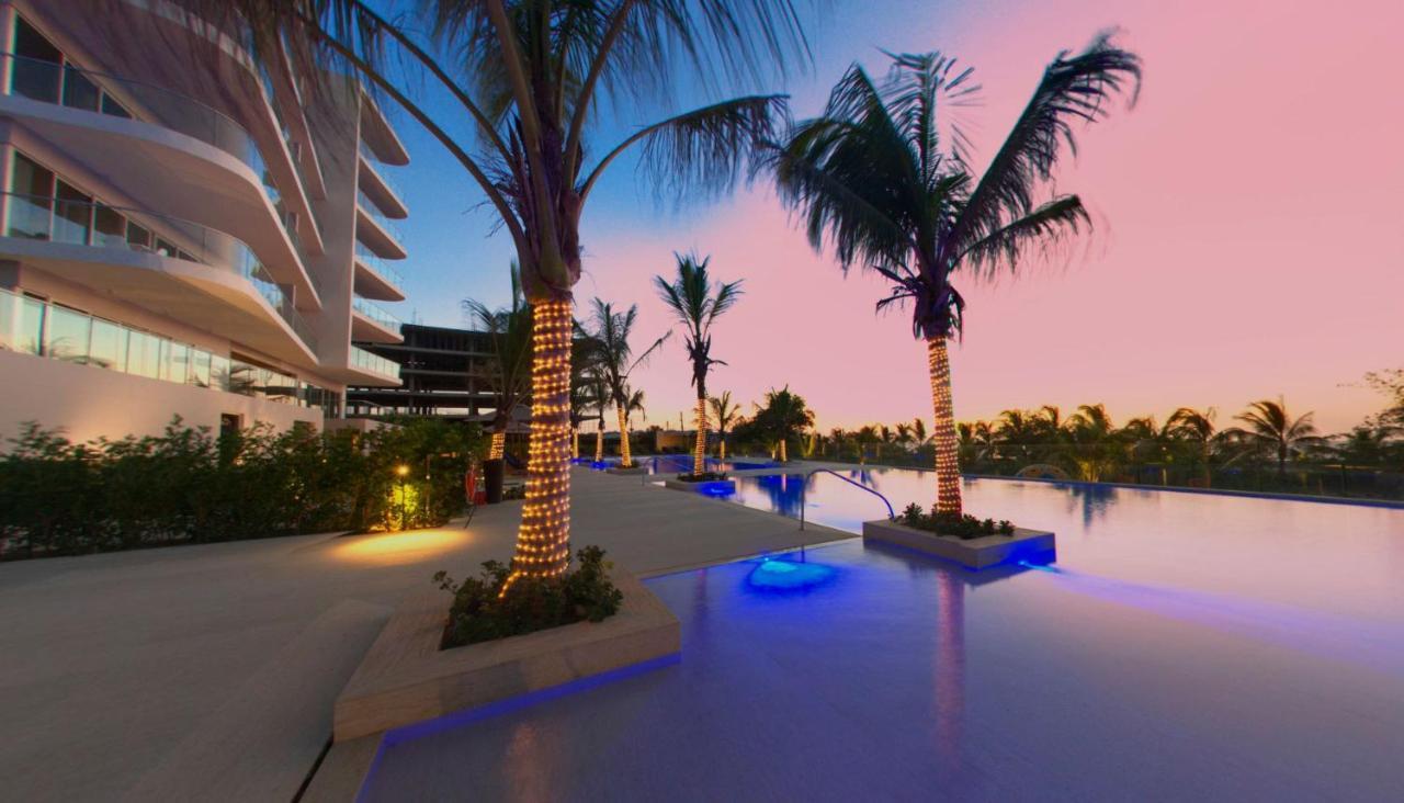 Seaside Retreat: Beachfront Comfort Near Historic Center * Cartagena