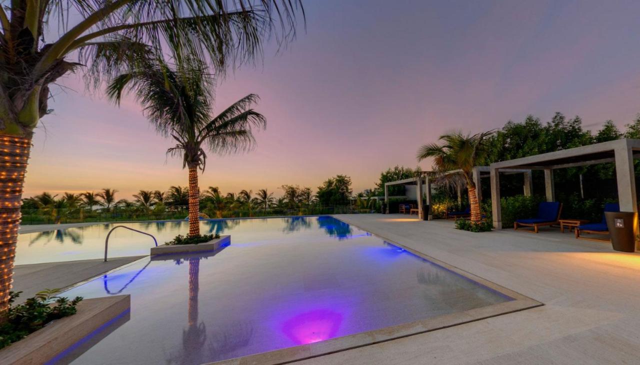 Seaside Retreat: Beachfront Comfort Near Historic Center * Cartagena