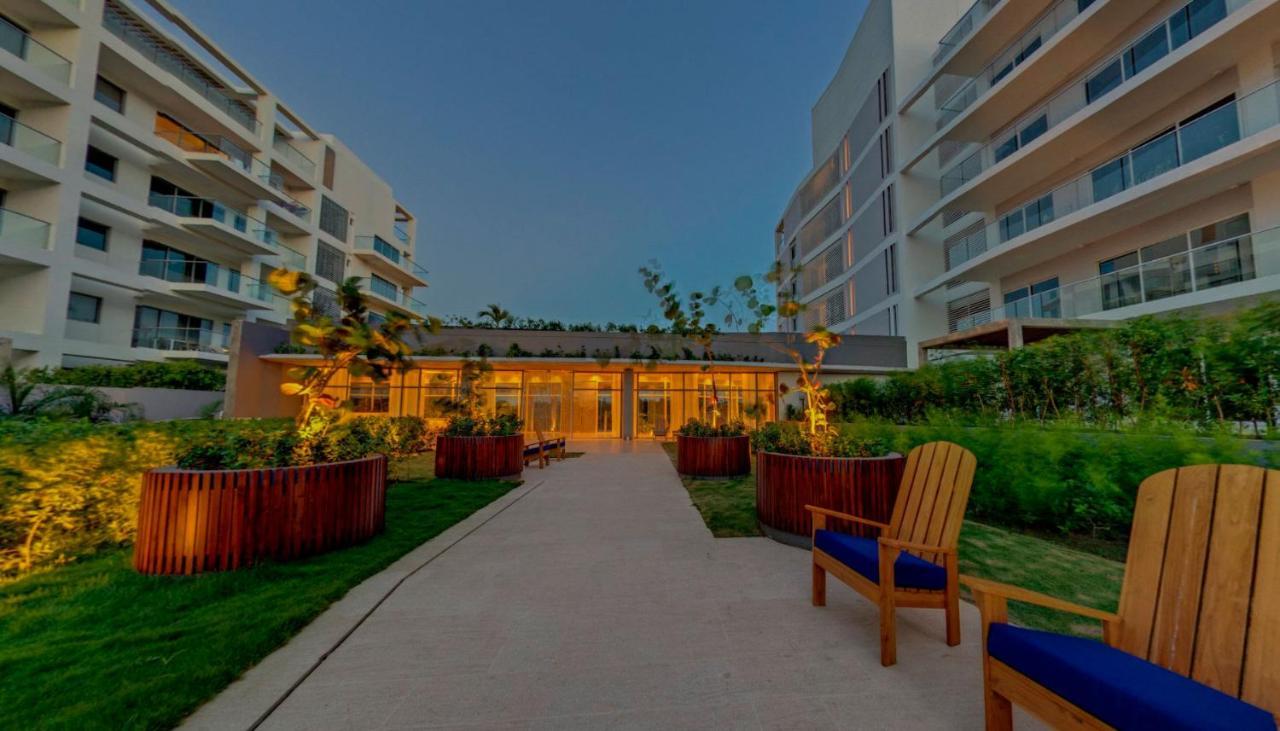 Seaside Retreat: Beachfront Comfort Near Historic Center * Cartagena