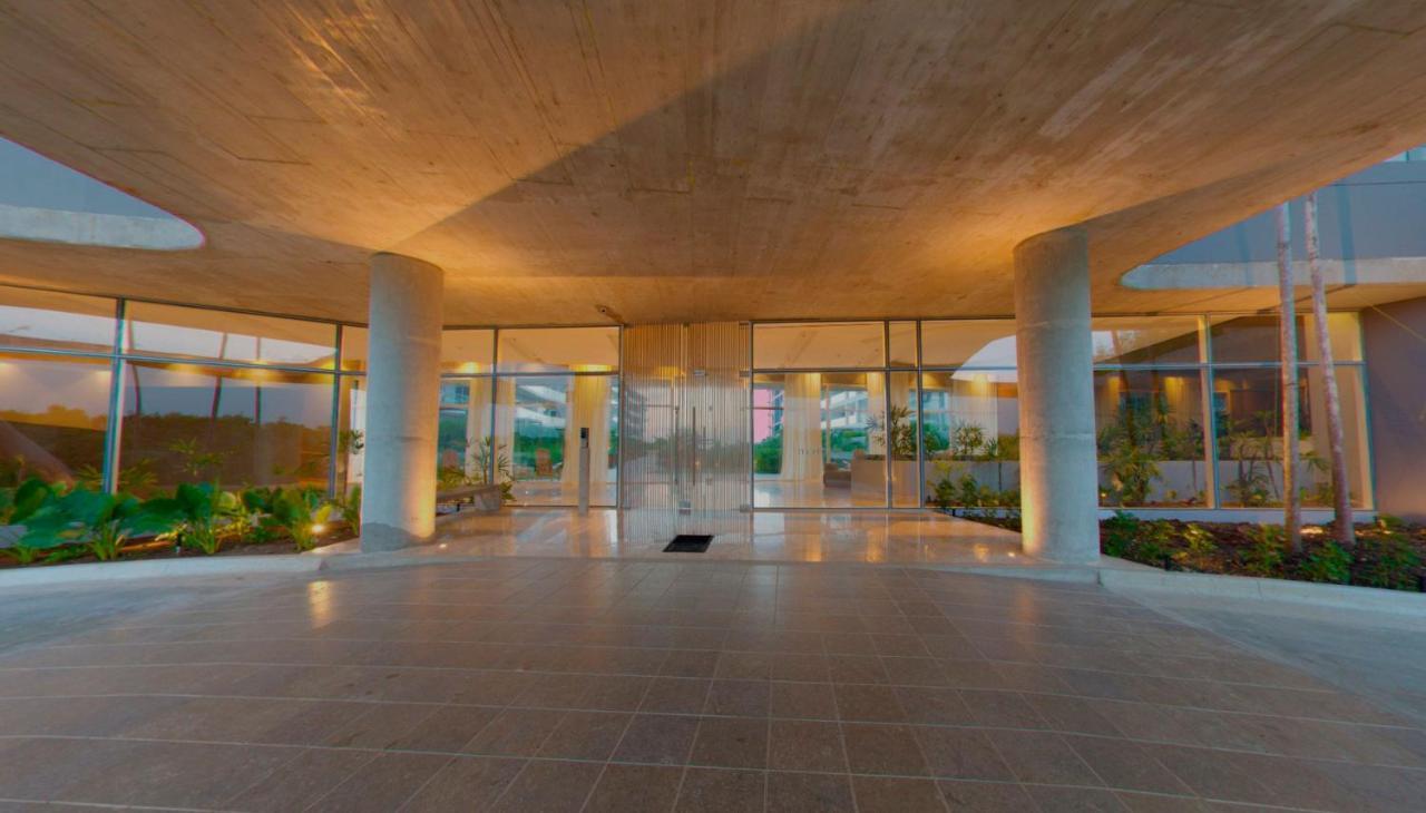 Seaside Retreat: Beachfront Comfort Near Historic Center * Cartagena