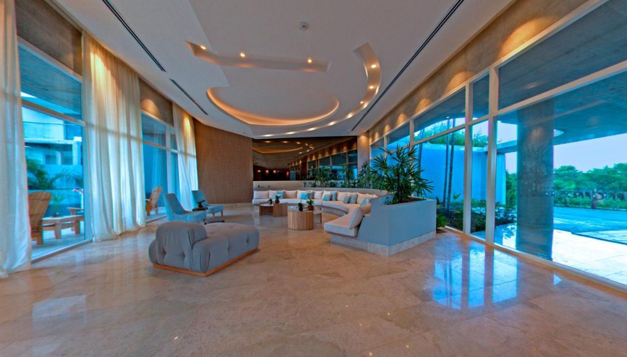 Seaside Retreat: Beachfront Comfort Near Historic Center Apartment