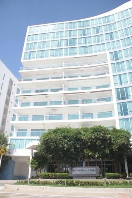 Beachfront Bliss-2br Haven Steps From Sandy Shores Apartment *