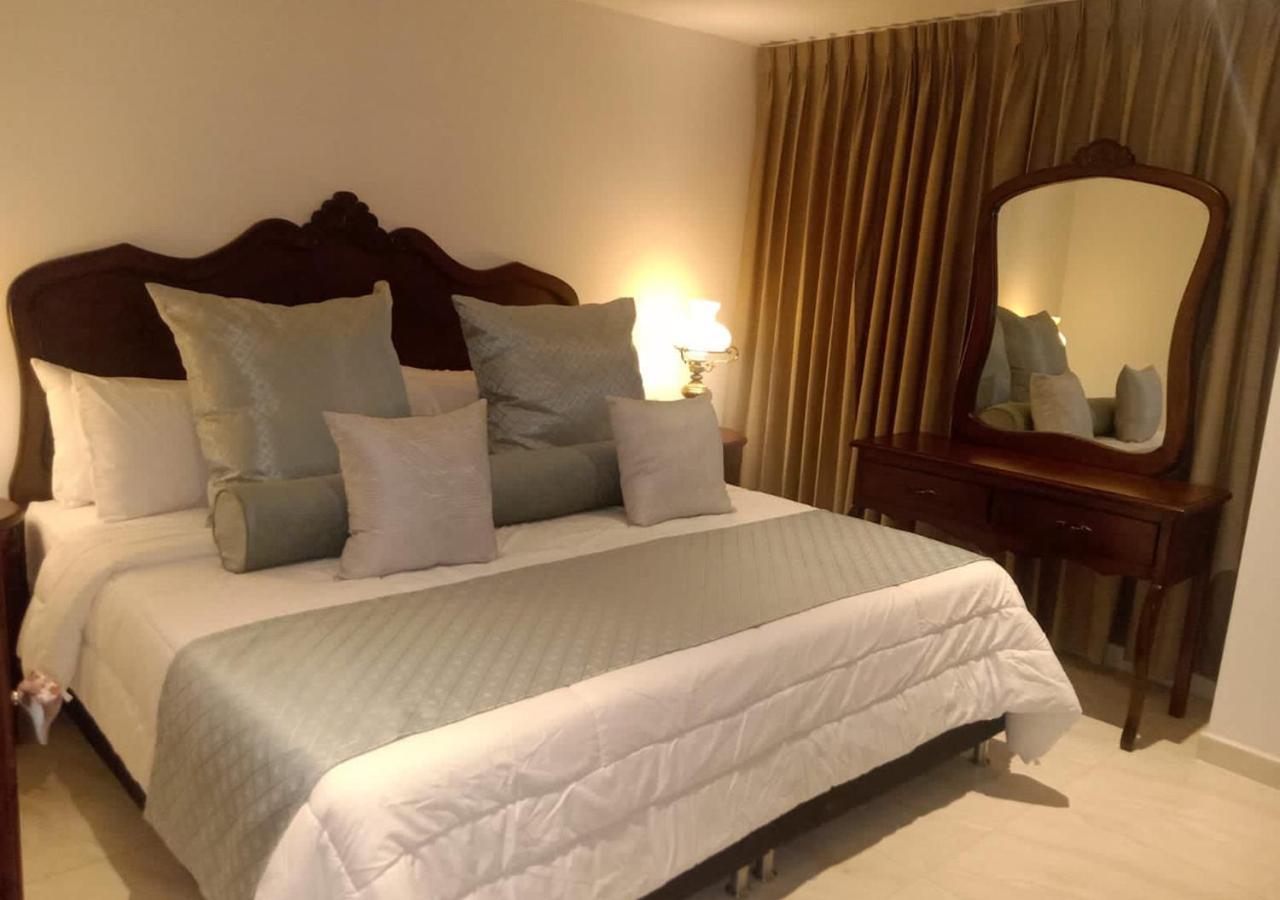 Dorado Plaza Calle Del Arsenal 3*