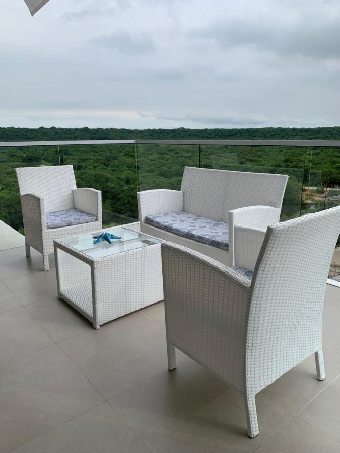Seaside Retreat: Beachfront Comfort Near Historic Center *