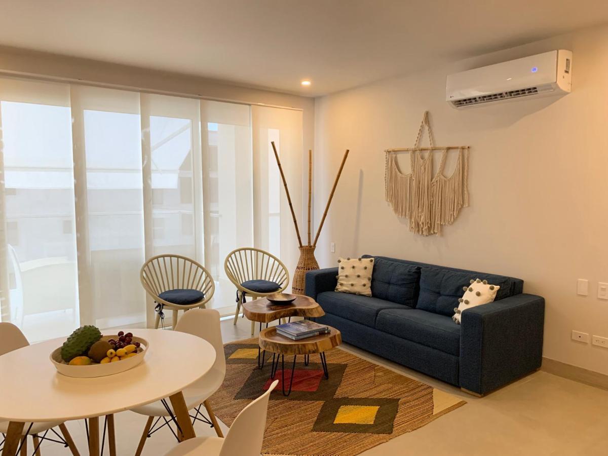 Seaside Retreat: Beachfront Comfort Near Historic Center Apartment