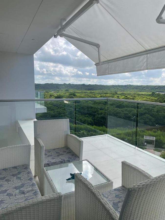 Seaside Retreat: Beachfront Comfort Near Historic Center Cartagena