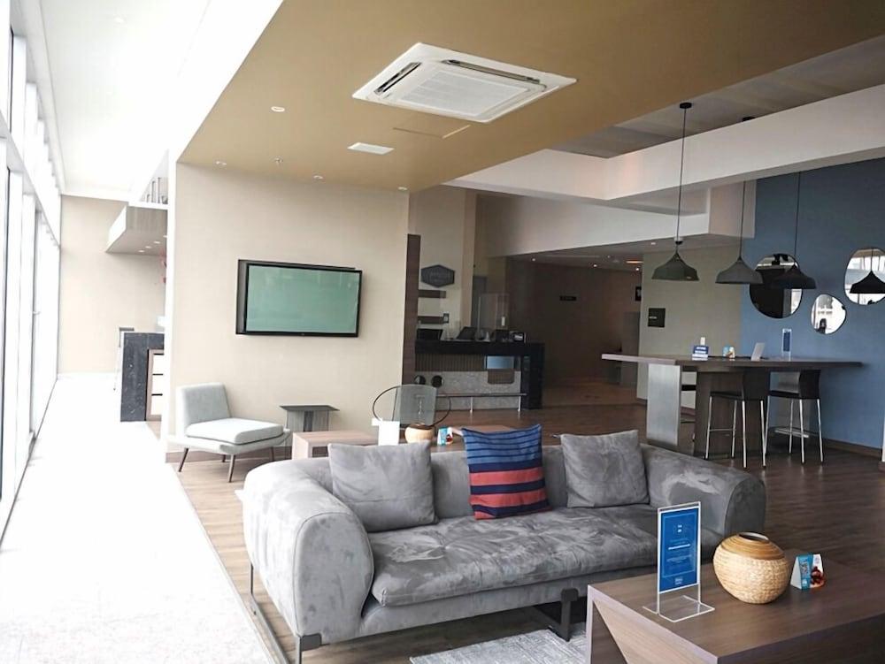 Hampton By Hilton Hotel 4*