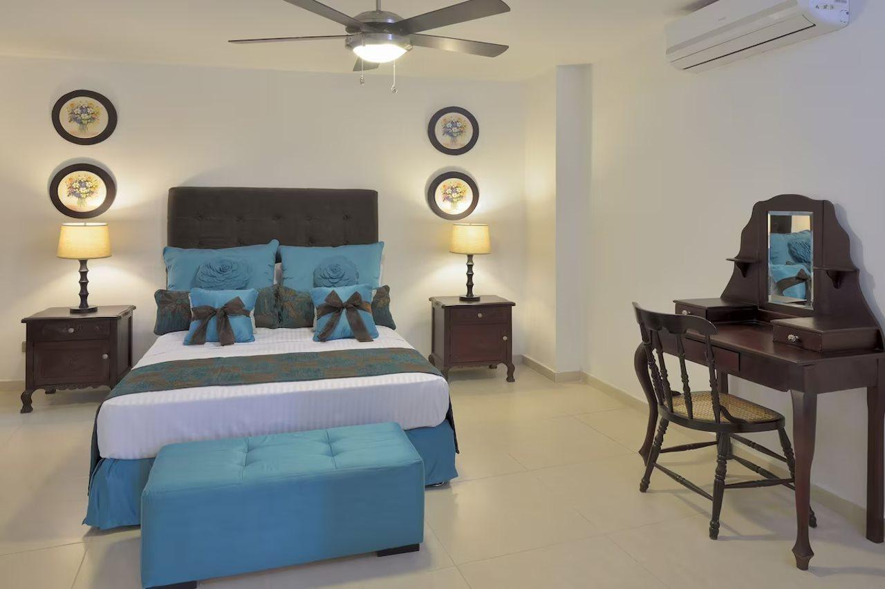 Dorado Plaza Calle Del Arsenal Cartagena