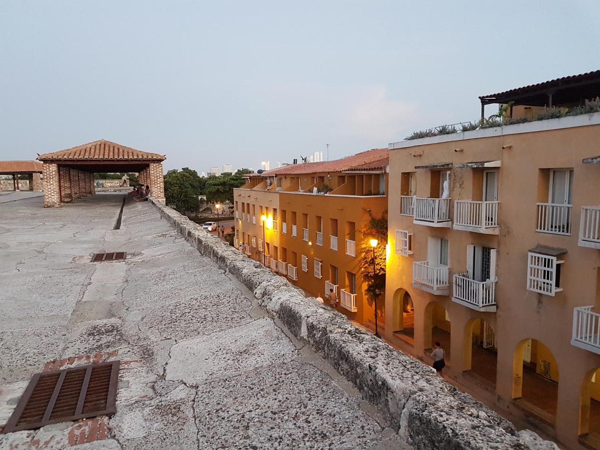 Apartamento Duplex Vista Al Mar Y Murallas Nuevo En La Ciudad Amurallada Apartment *