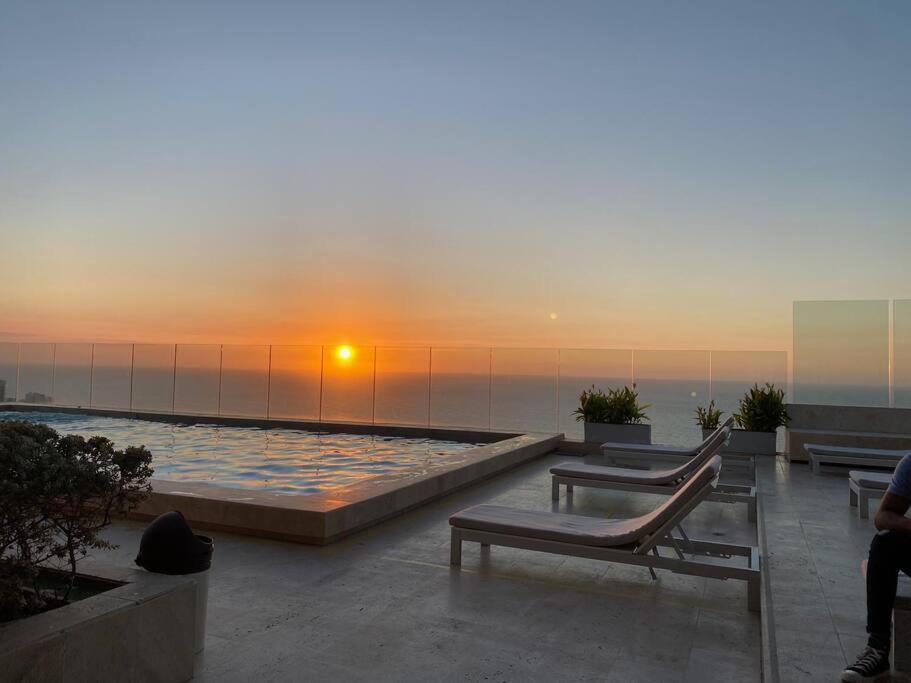 Luxury On 28th Floor - Seaview Apartment
