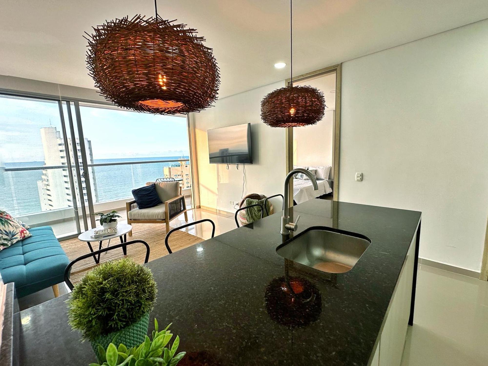 Espectacular Apartamento Piso Alto Con Excelente Vista Al Mar Y A La Ciudad Amurallada *