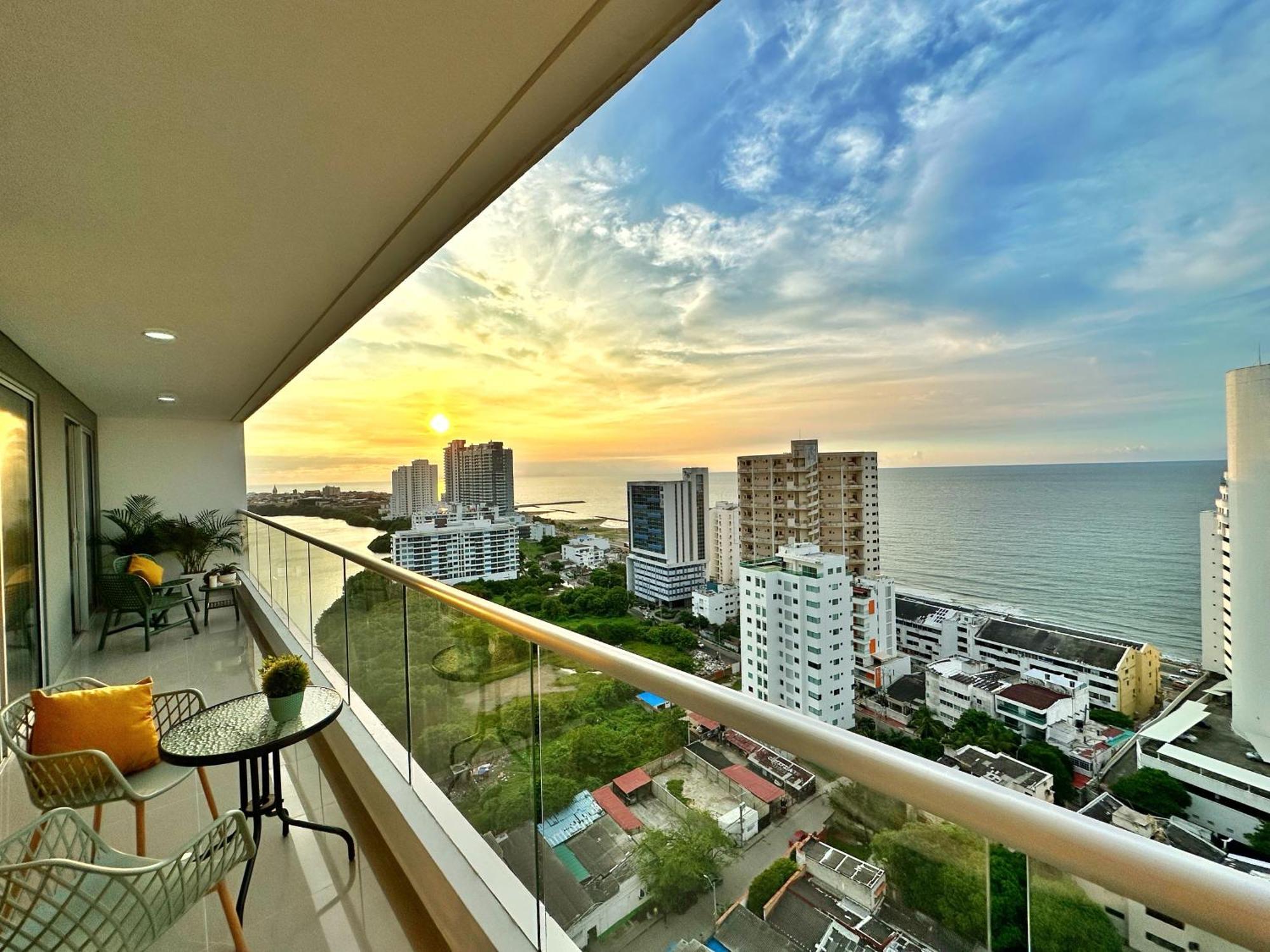 Espectacular Apartamento Piso Alto Con Excelente Vista Al Mar Y A La Ciudad Amurallada Apartment *