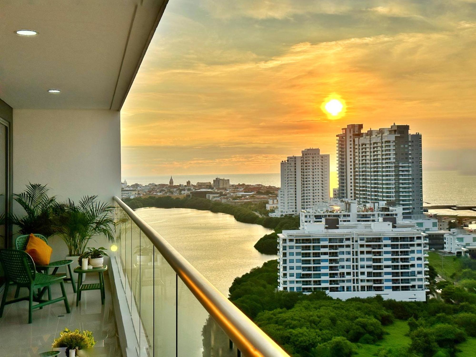 Espectacular Apartamento Piso Alto Con Excelente Vista Al Mar Y A La Ciudad Amurallada Apartment