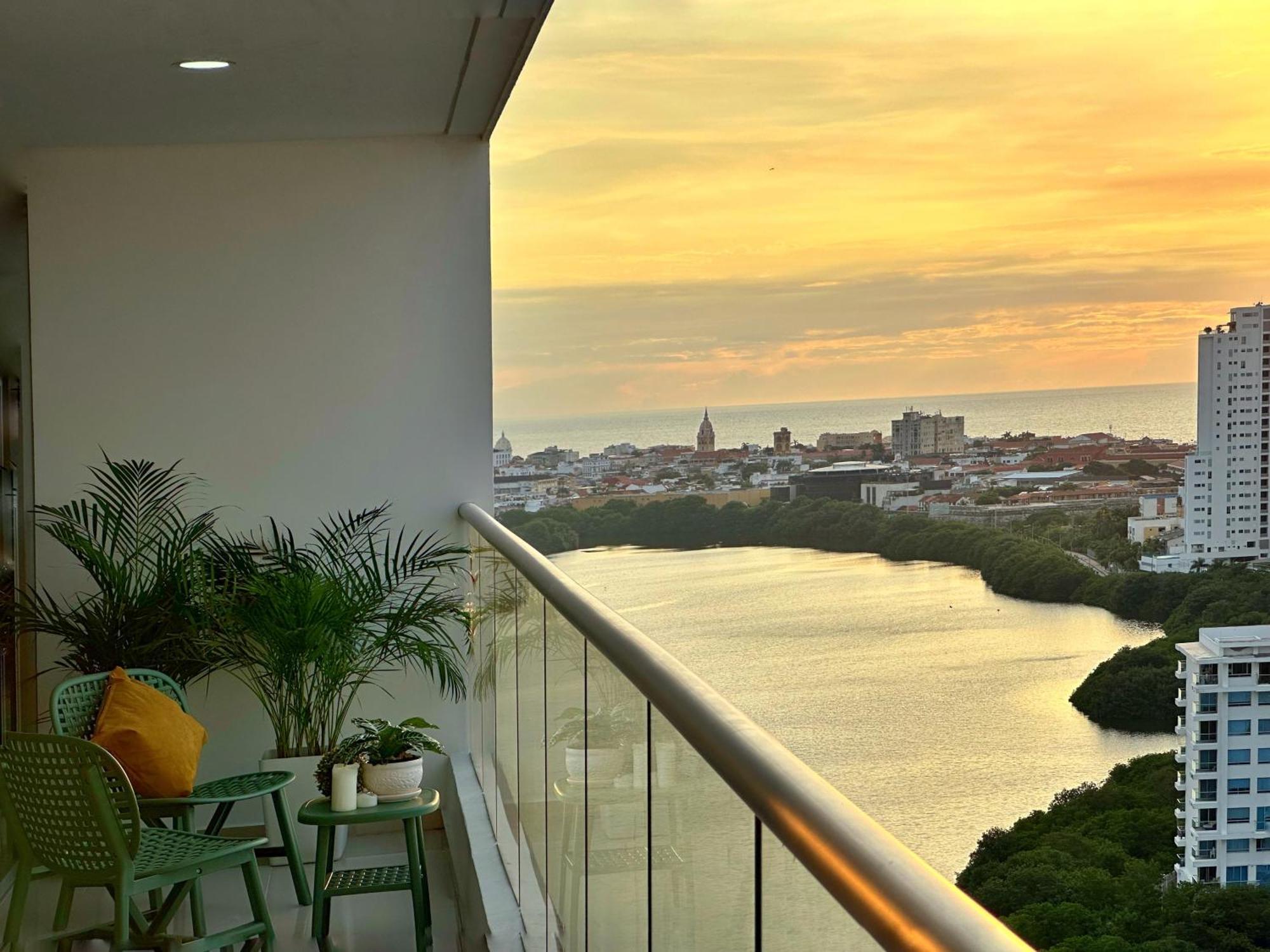 Espectacular Apartamento Piso Alto Con Excelente Vista Al Mar Y A La Ciudad Amurallada Apartment