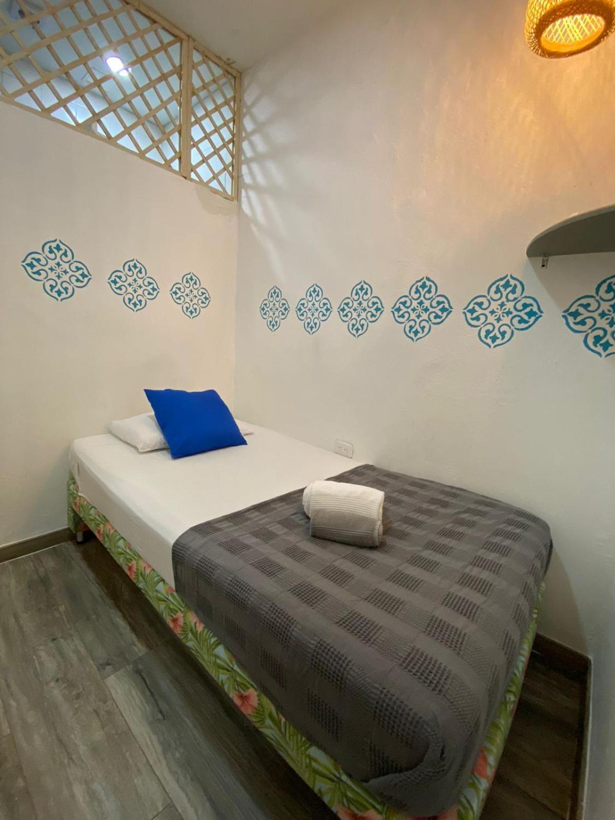 Hostel El Barrio Hostal *