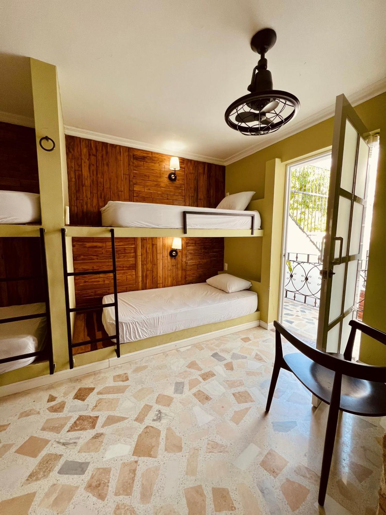 Peregrinos De Indias Hostel *