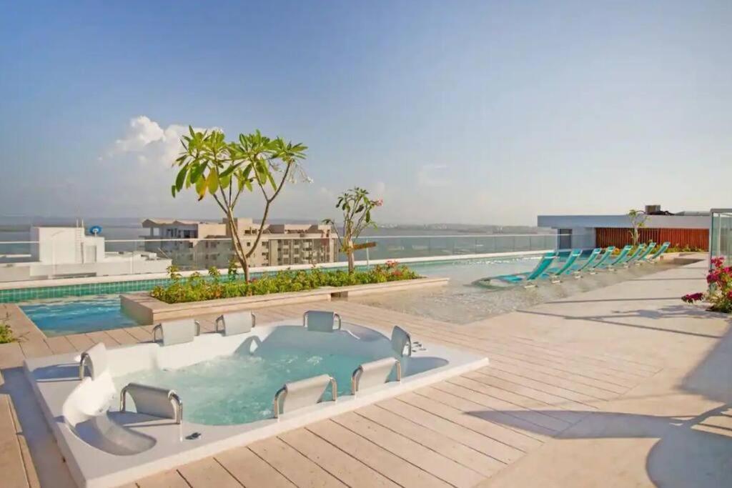 Martinique - Hermoso Con Jacuzzi En El Balcon!