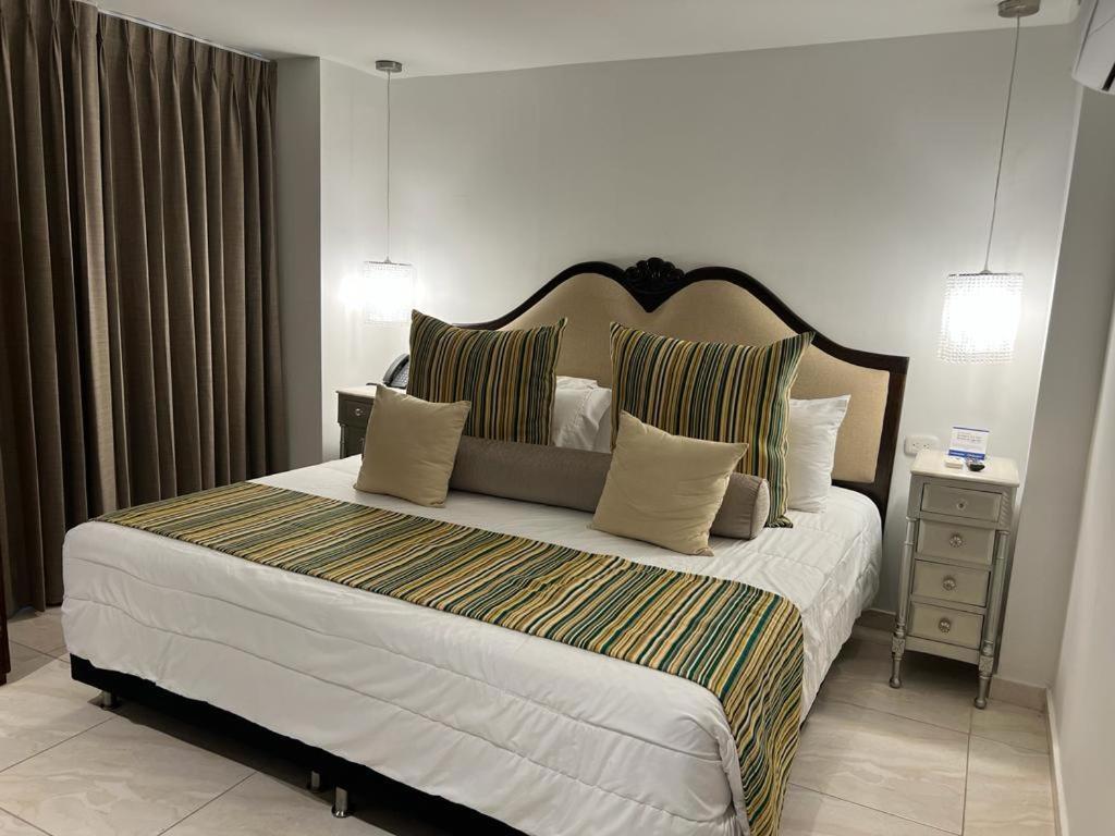 Hotel Dorado Plaza Calle Del Arsenal