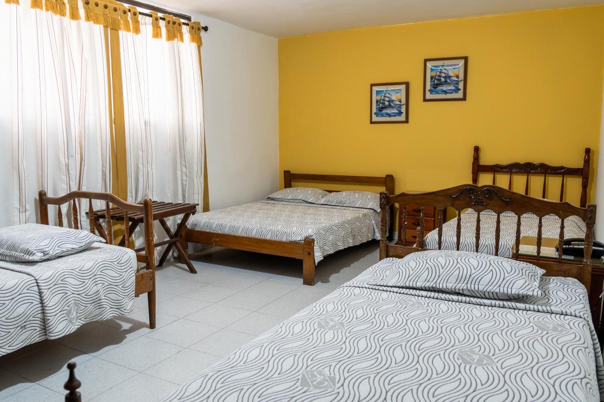 Hotel Veleros 3*