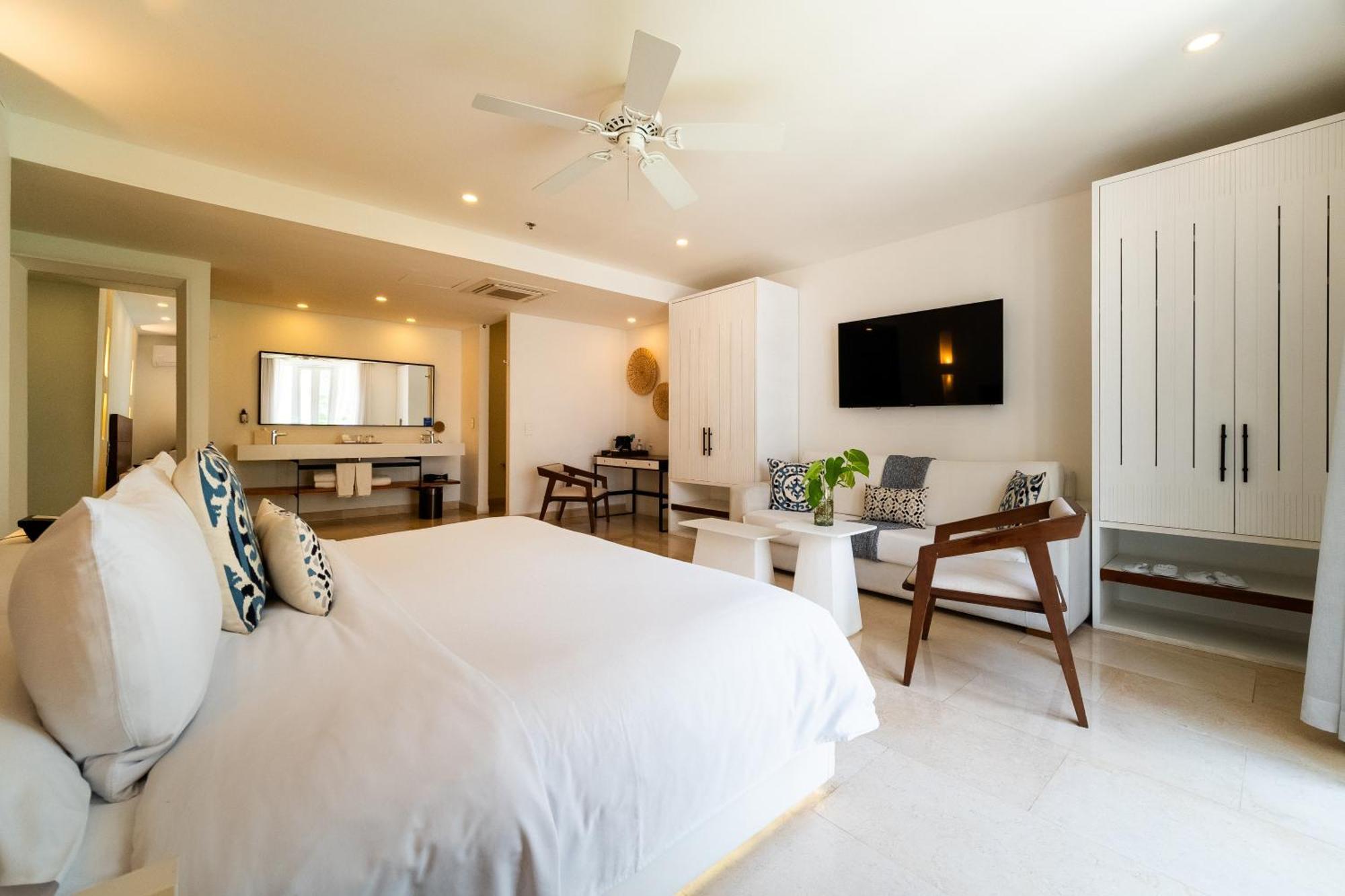 Nacar Cartagena, Curio Collection By Hilton