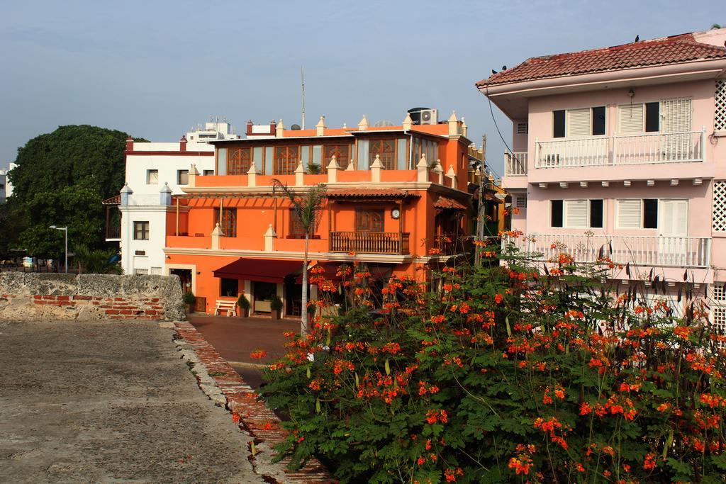 Nautilus Plaza Hotel 4*