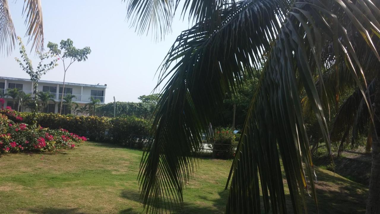 Parador Tropical Hotel *