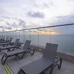 Relaxing 1 Bedroom Beachfront Apartment W Wifi And Pool
