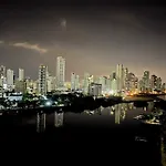 Amazing 3Br Penthouse, Full Kitchen, Pool, Bar, Dedicated Workspace
