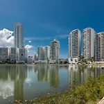 Hermoso apto al borde del mar-vista excepcional