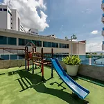 Hermoso apto al borde del mar-vista excepcional