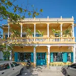 Hostal Barajas House