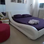 Oceanside 3-Bedroom Apartment In Fun Tourist Area