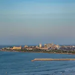 Luxury Beachfront Apartment - Morros City