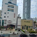 Apt Edificio los Delfines Playa