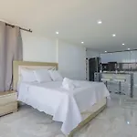 Lujoso Apartamento Con Vista Al Mar