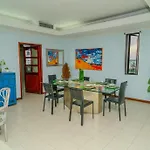 Habitacion Para 3 A Una Cuadra De La Playa Y Bahia
