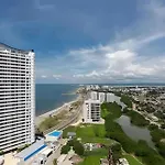 Modern 2Br Next To The Walled City+Oceanside View