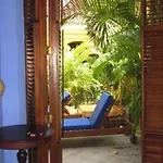 Charming Colonial Home With Pool, Walled City