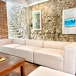 By Calamari Homes - Casa Aura Victoria Walled City
