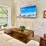 By Calamari Homes - Casa Aura Victoria Walled City