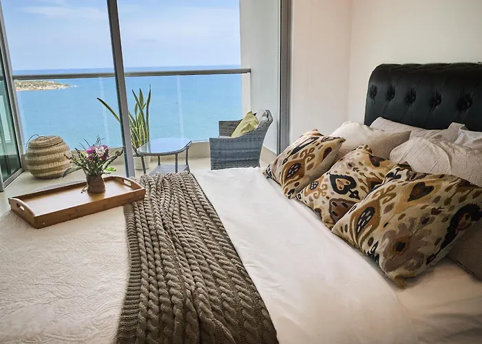 Sea, Sand & Skyline 30Th-Floor Poolside Getaway