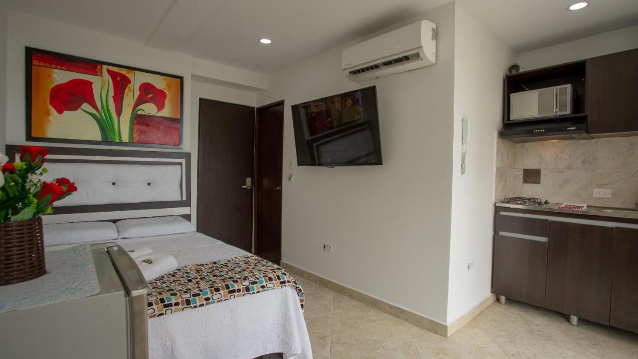 Hollywood Aparthotel 2*