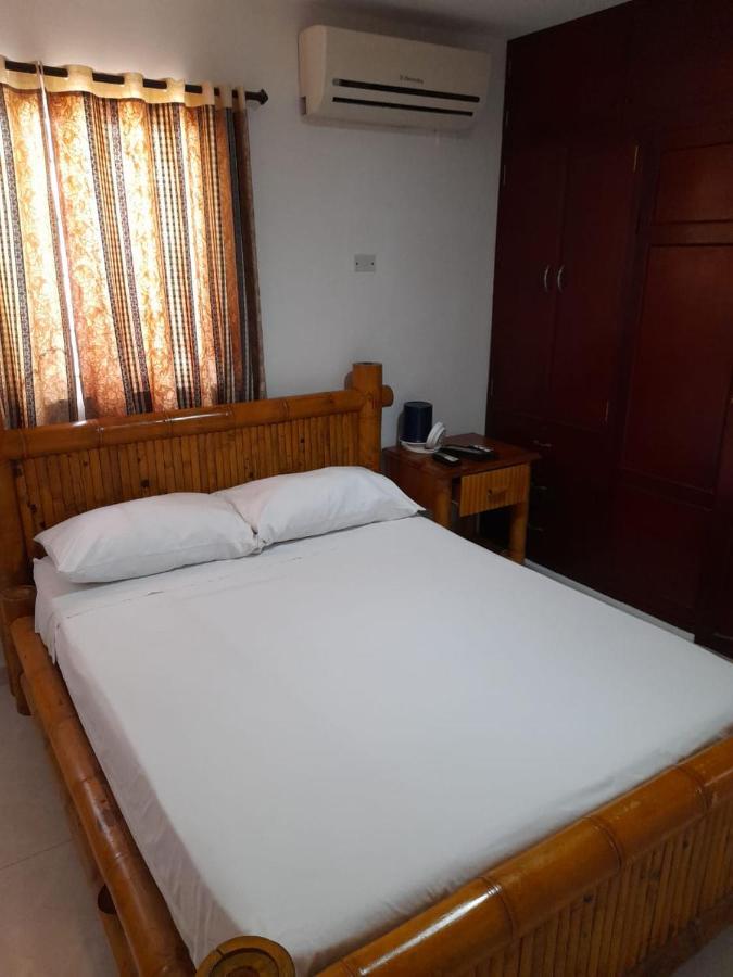 Bed & Breakfast Airport 3*
