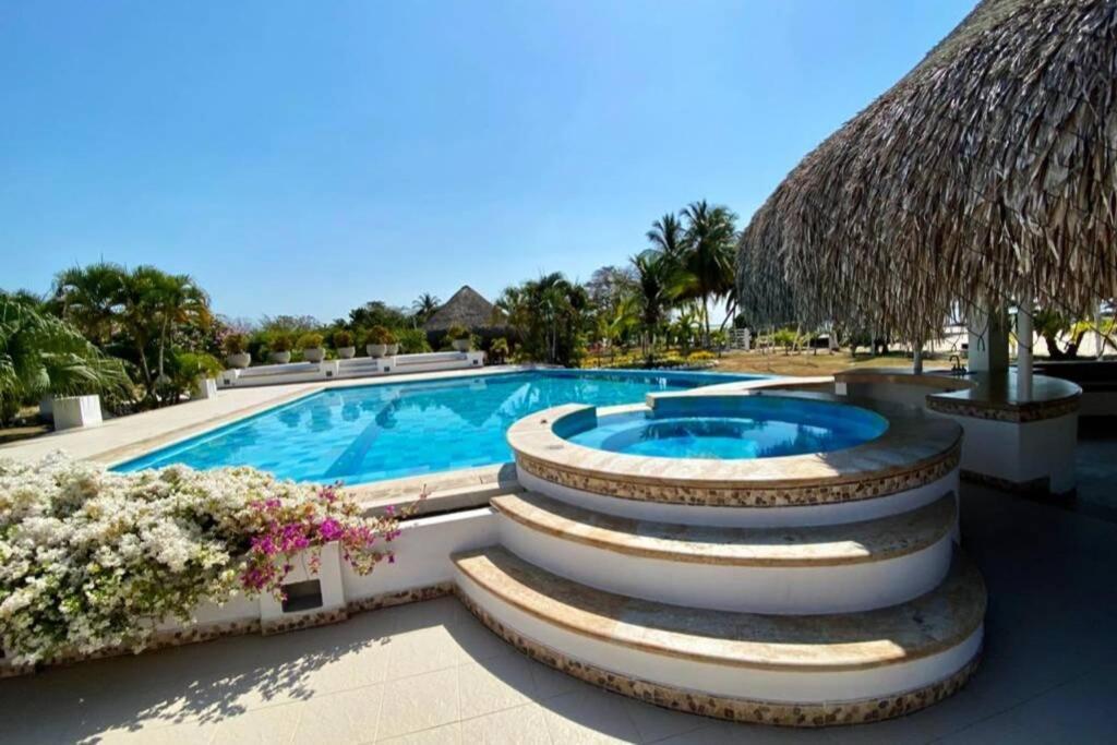 CAMATAJUA BARÚ HOUSE, casa con playa en Isla Barú *
