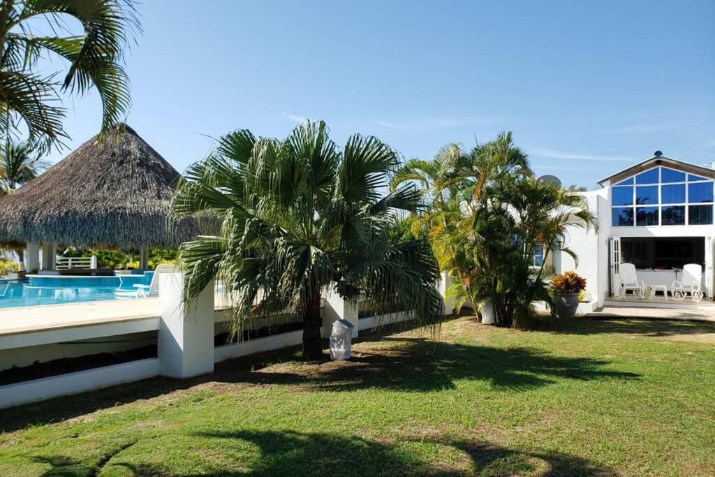 CAMATAJUA BARÚ HOUSE, casa con playa en Isla Barú Villa *