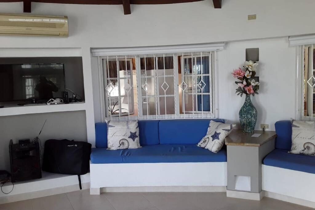 CAMATAJUA BARÚ HOUSE, casa con playa en Isla Barú Cartagena